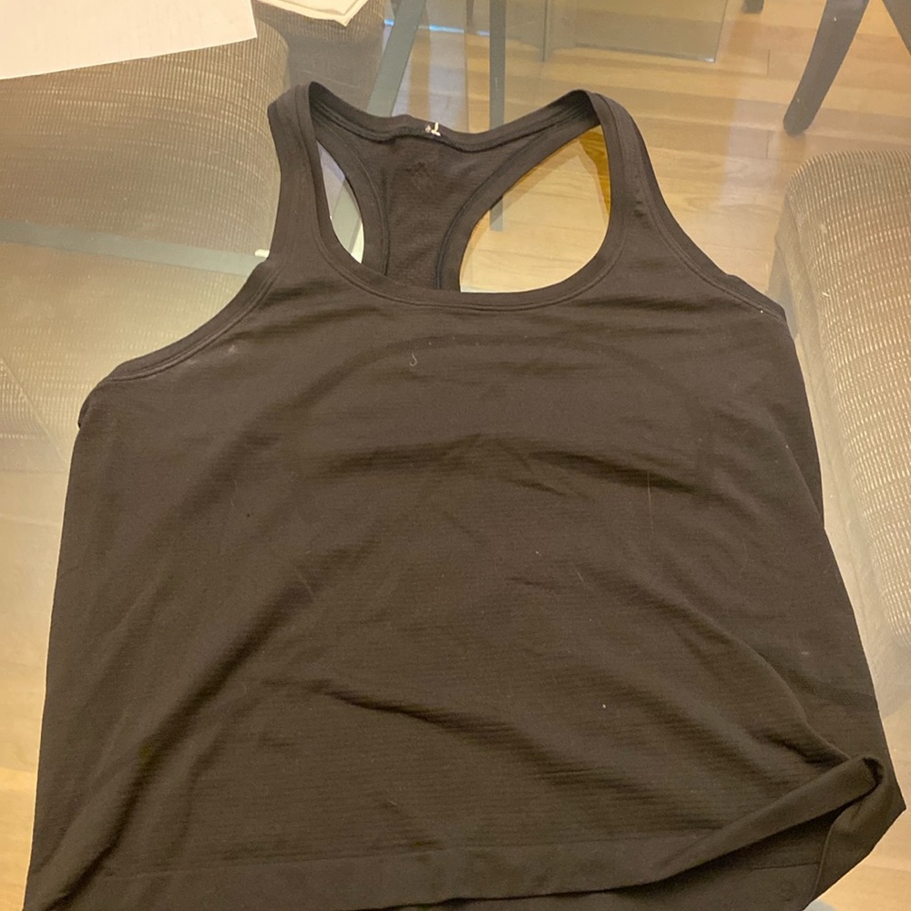 Black lululemon tank